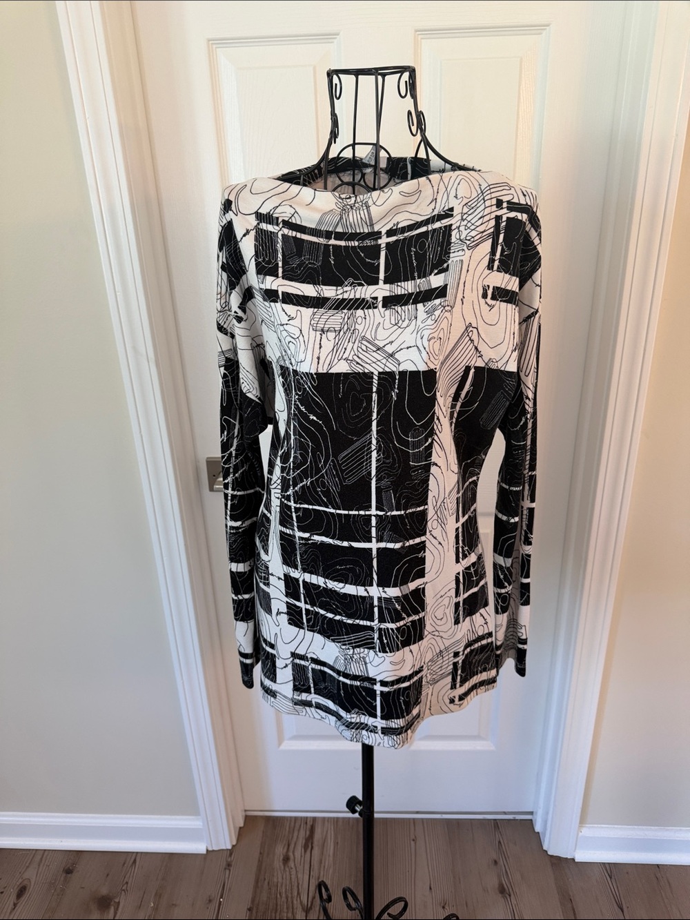 Escada Black & White Long Sleeve Graphic Knit Top